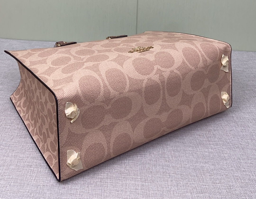 Maggie Tote シンプルデザインの多機能トートバッグ