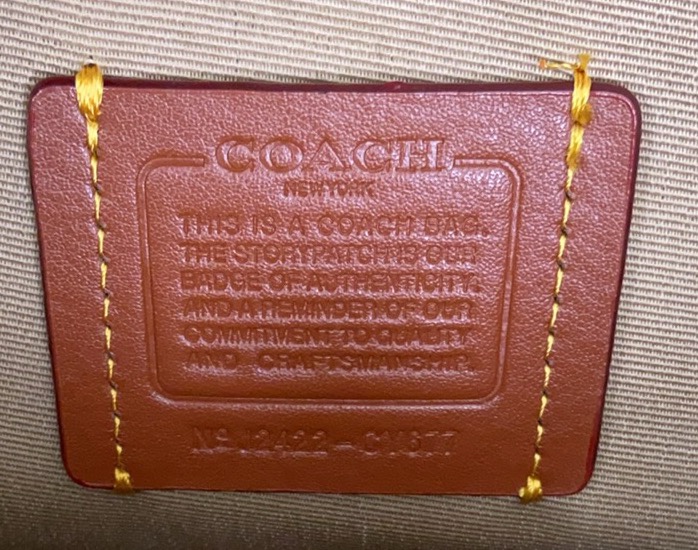 Maggie Tote シンプルデザインの多機能トートバッグ