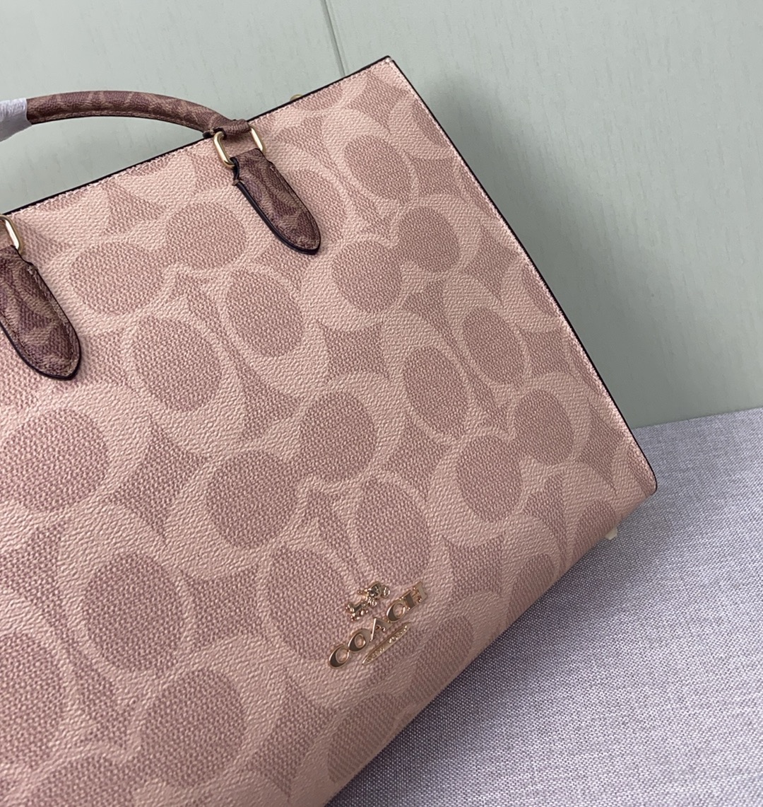 Maggie Tote シンプルデザインの多機能トートバッグ