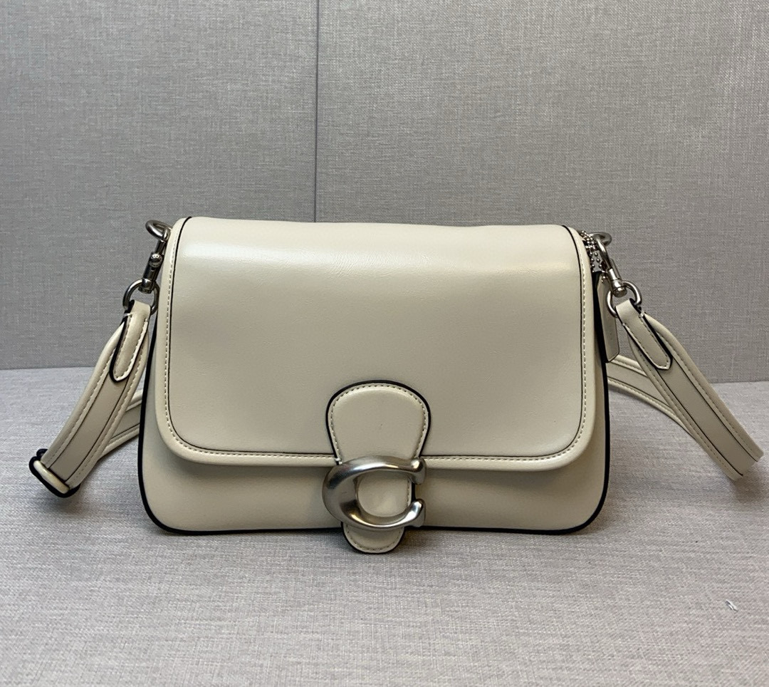 Coach Coach四月新品CR653 Softtabby油蜡皮真的提升质感的好手~黑色All black真的太酷辣 尺寸26/16