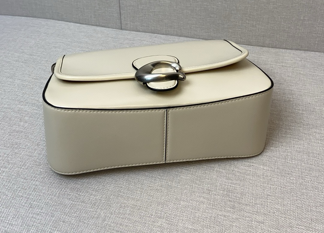 Coach Coach四月新品CR653 Softtabby油蜡皮真的提升质感的好手~黑色All black真的太酷辣 尺寸26/16