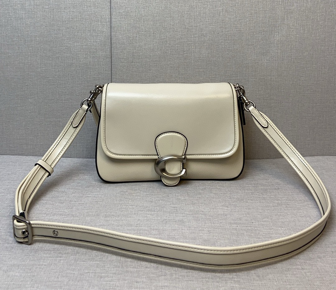 Coach Coach四月新品CR653 Softtabby油蜡皮真的提升质感的好手~黑色All black真的太酷辣 尺寸26/16
