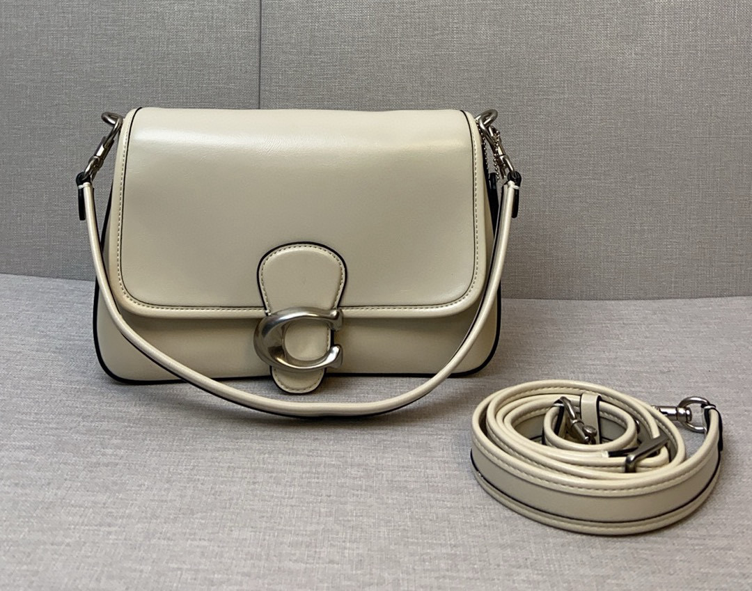 Coach Coach四月新品CR653 Softtabby油蜡皮真的提升质感的好手~黑色All black真的太酷辣 尺寸26/16