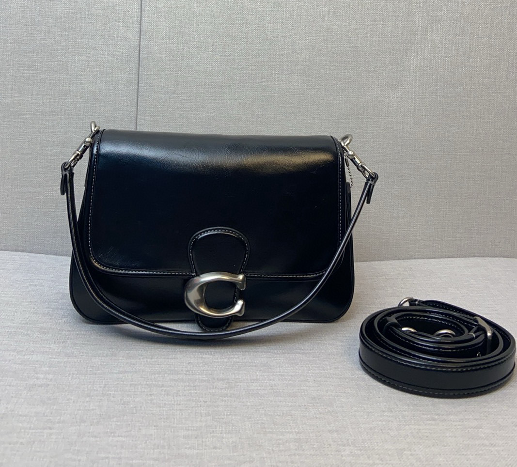 Coach Coach四月新品CR653 Softtabby油蜡皮真的提升质感的好手~黑色All black真的太酷辣 尺寸26/16