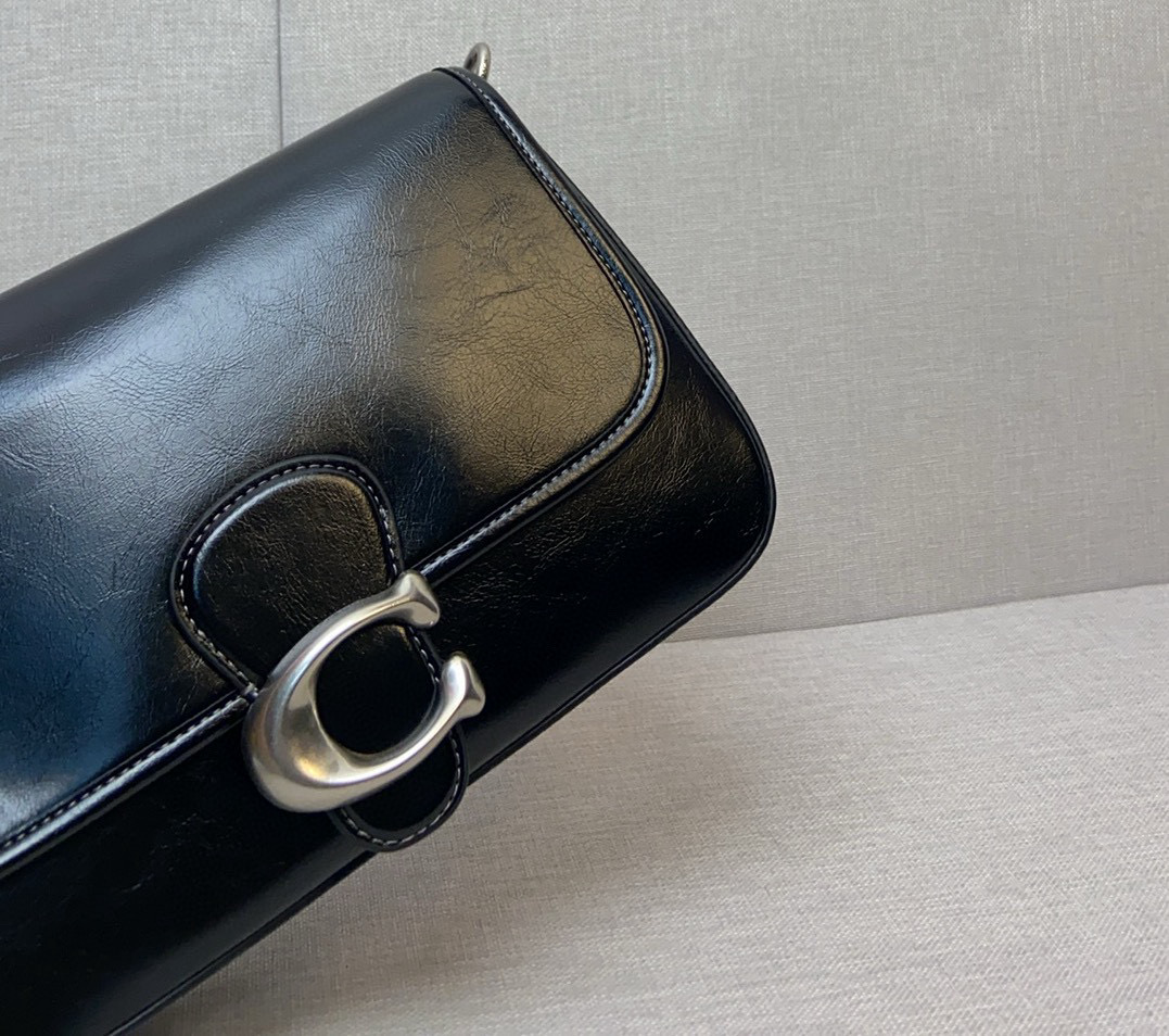 Coach Coach四月新品CR653 Softtabby油蜡皮真的提升质感的好手~黑色All black真的太酷辣 尺寸26/16