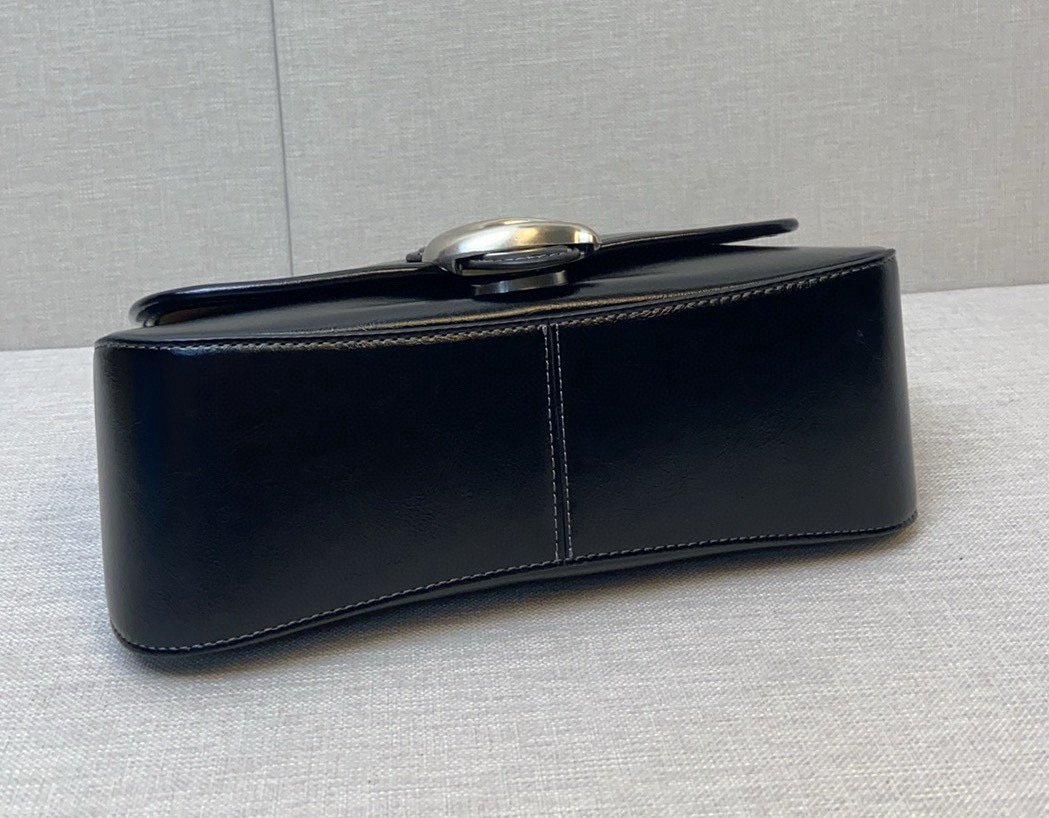 Coach Coach四月新品CR653 Softtabby油蜡皮真的提升质感的好手~黑色All black真的太酷辣 尺寸26/16