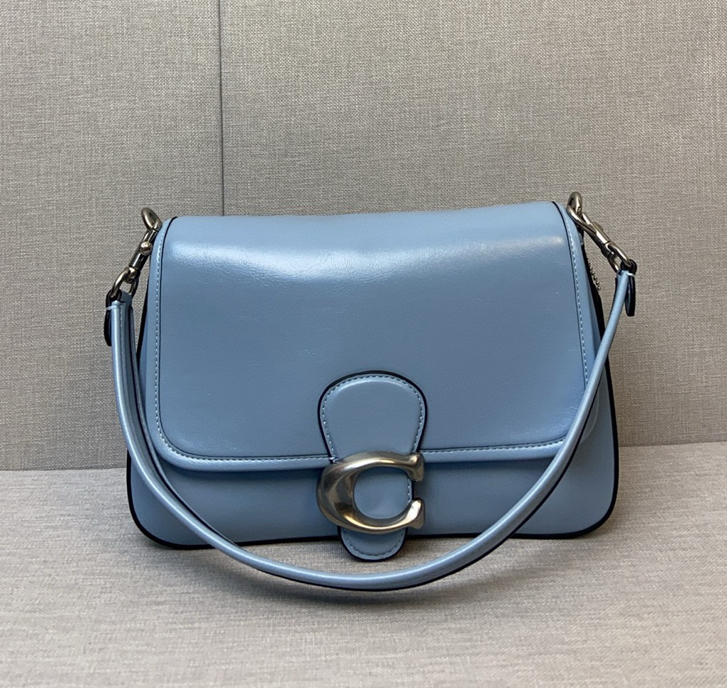 Coach Coach四月新品CR653 Softtabby油蜡皮真的提升质感的好手~黑色All black真的太酷辣 尺寸26/16