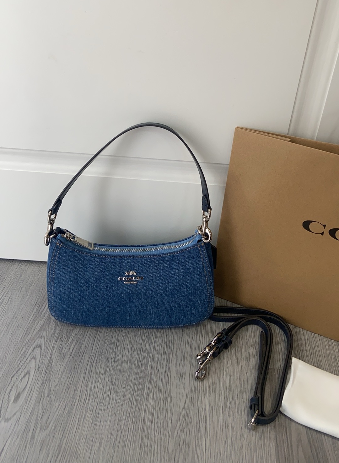 Introducing the CAK35 Teri denim armpit bag, a new product for January 2025 from Coach. Very stylish, with dimensions of 24/15/7.5. image 1