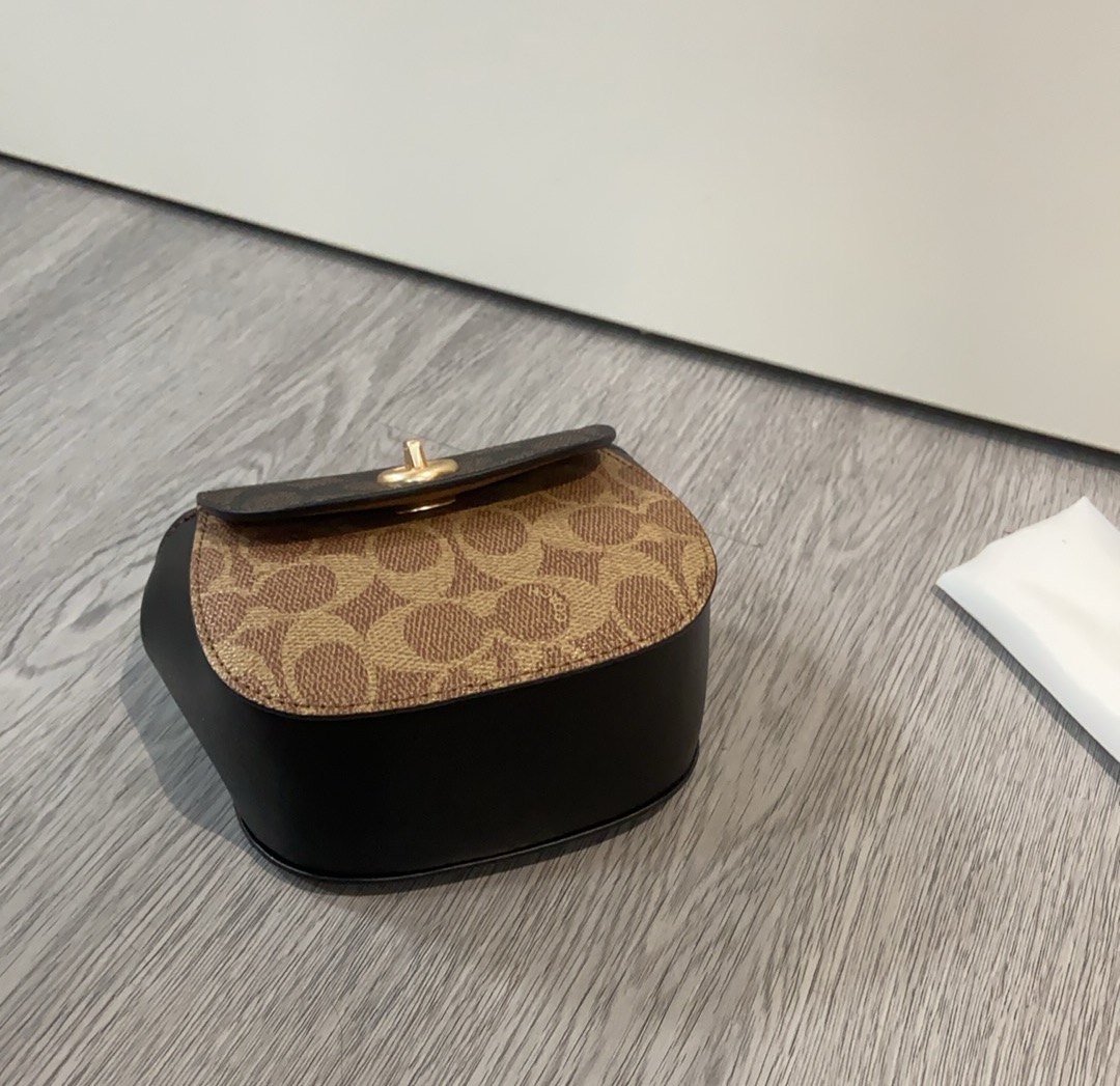 Coach coach tumlock新款CZ018 CZ474老花logo拼色卡包 可可爱爱的链条员8小废包