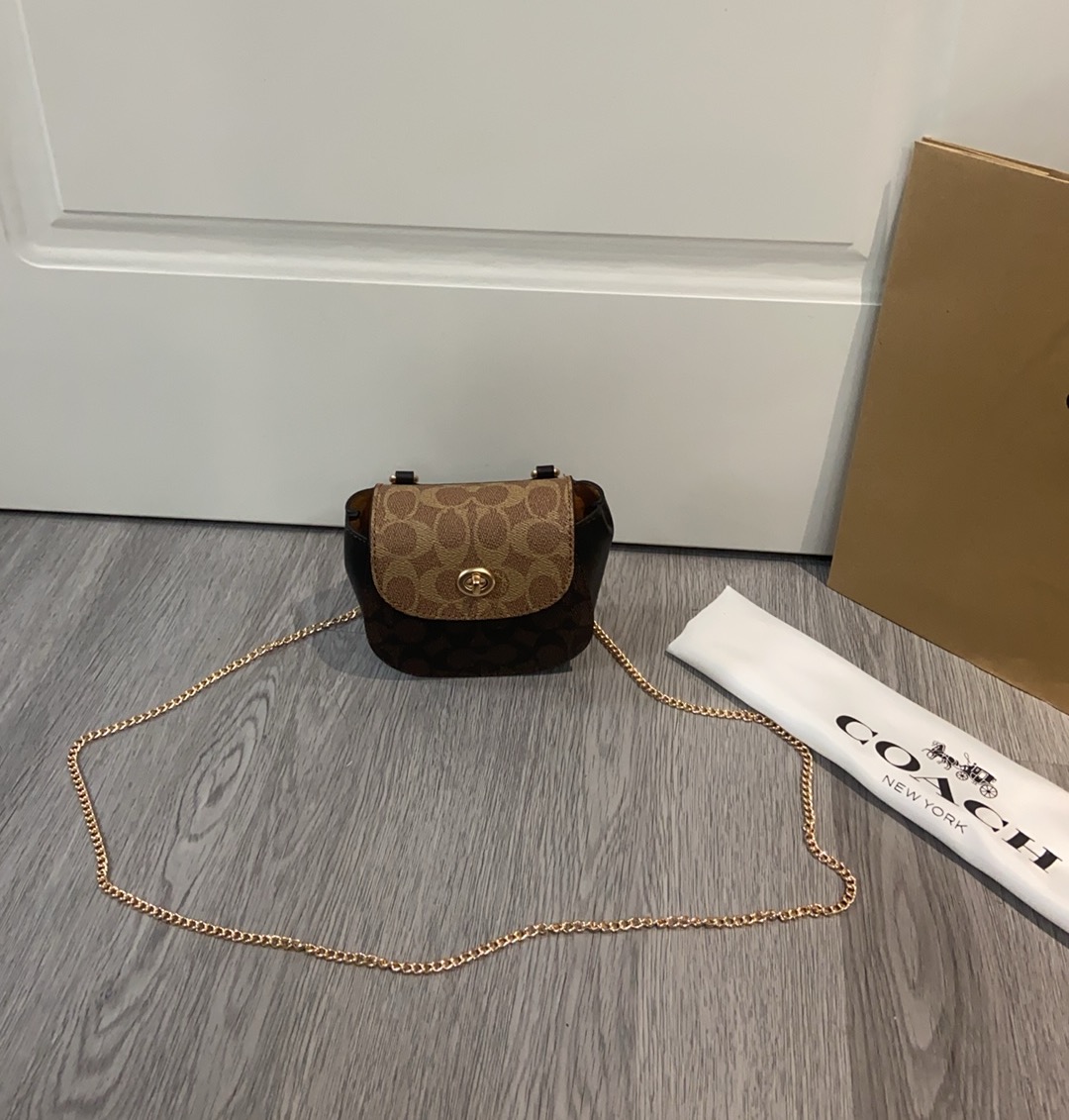 Coach ～ coach tumlock新款CZ018老花logo拼色卡包 可可爱爱的链条员8小废包