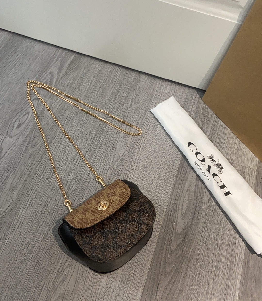 Coach ～ coach tumlock新款CZ018老花logo拼色卡包 可可爱爱的链条员8小废包