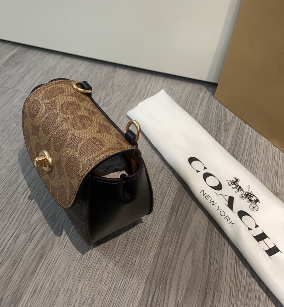 Coach ～ coach tumlock新款CZ018老花logo拼色卡包 可可爱爱的链条员8小废包