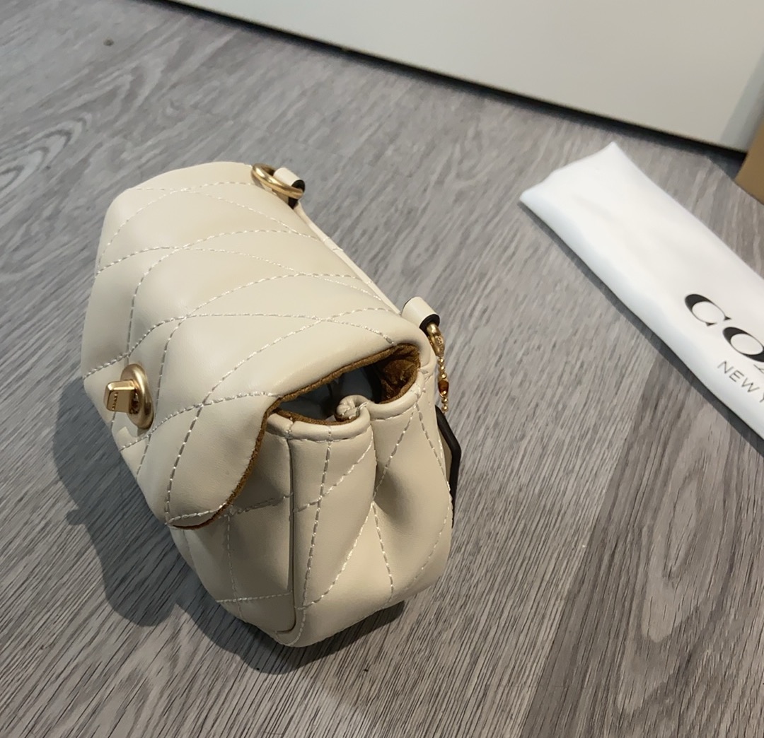 Coach ～ coach tumlock新款CZ018老花logo拼色卡包 可可爱爱的链条员8小废包
