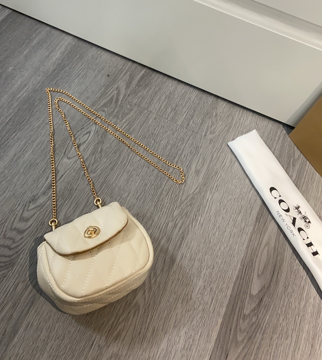 Coach ～ coach tumlock新款CZ018老花logo拼色卡包 可可爱爱的链条员8小废包