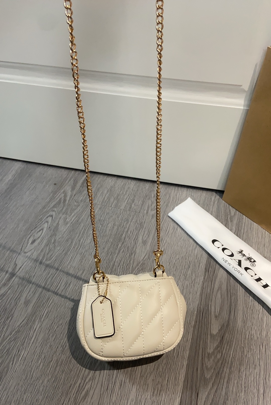 Coach ～ coach tumlock新款CZ018老花logo拼色卡包 可可爱爱的链条员8小废包
