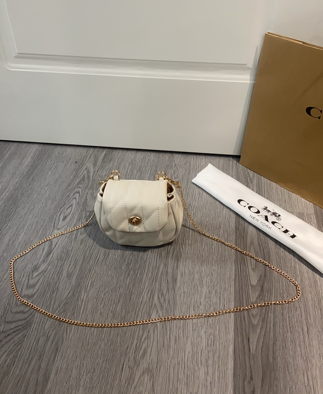 Coach ～ coach tumlock新款CZ018老花logo拼色卡包 可可爱爱的链条员8小废包