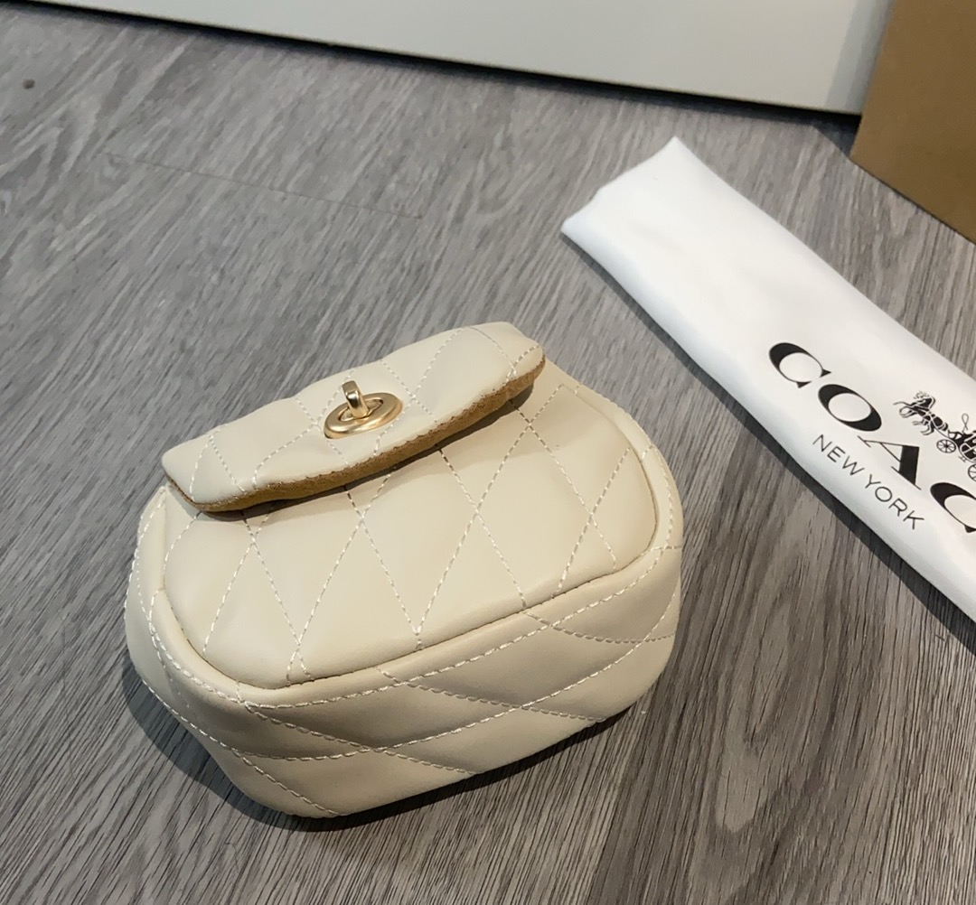 Coach ～ coach tumlock新款CZ018老花logo拼色卡包 可可爱爱的链条员8小废包