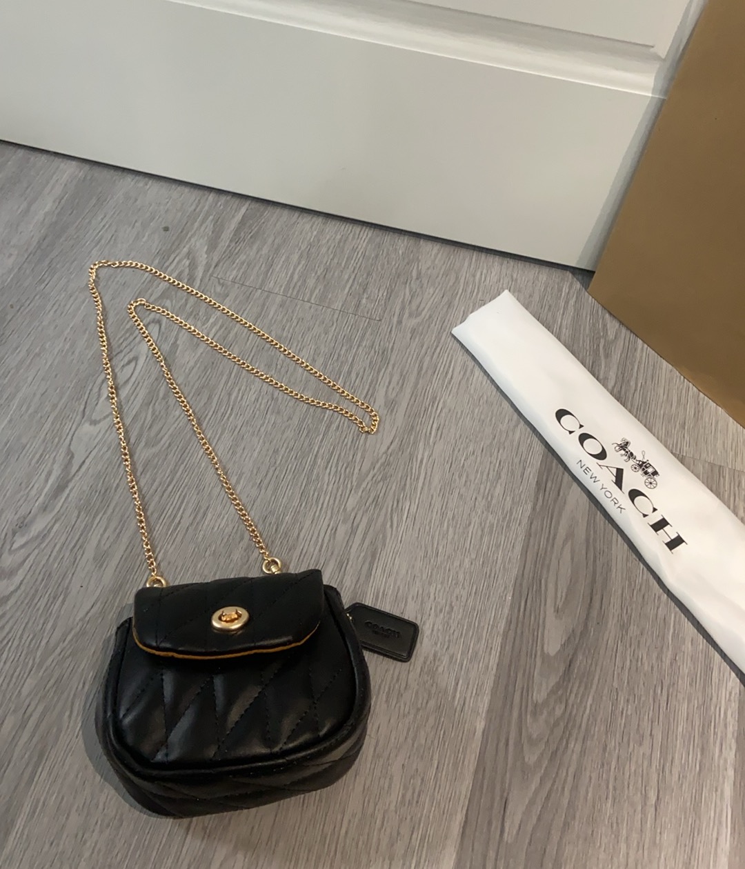 Coach ～ coach tumlock新款CZ018老花logo拼色卡包 可可爱爱的链条员8小废包