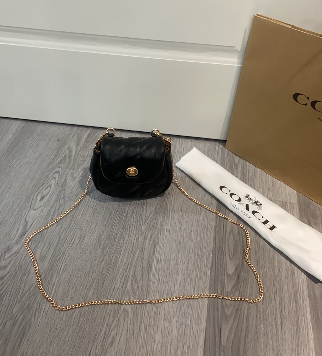 Coach ～ coach tumlock新款CZ018老花logo拼色卡包 可可爱爱的链条员8小废包