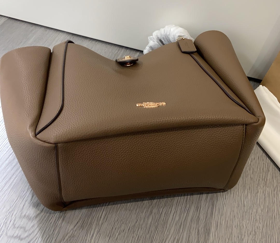 CAL17 Hadley Turnlock Tote - 小柄な女性に最適な高級感あるトートバッグ