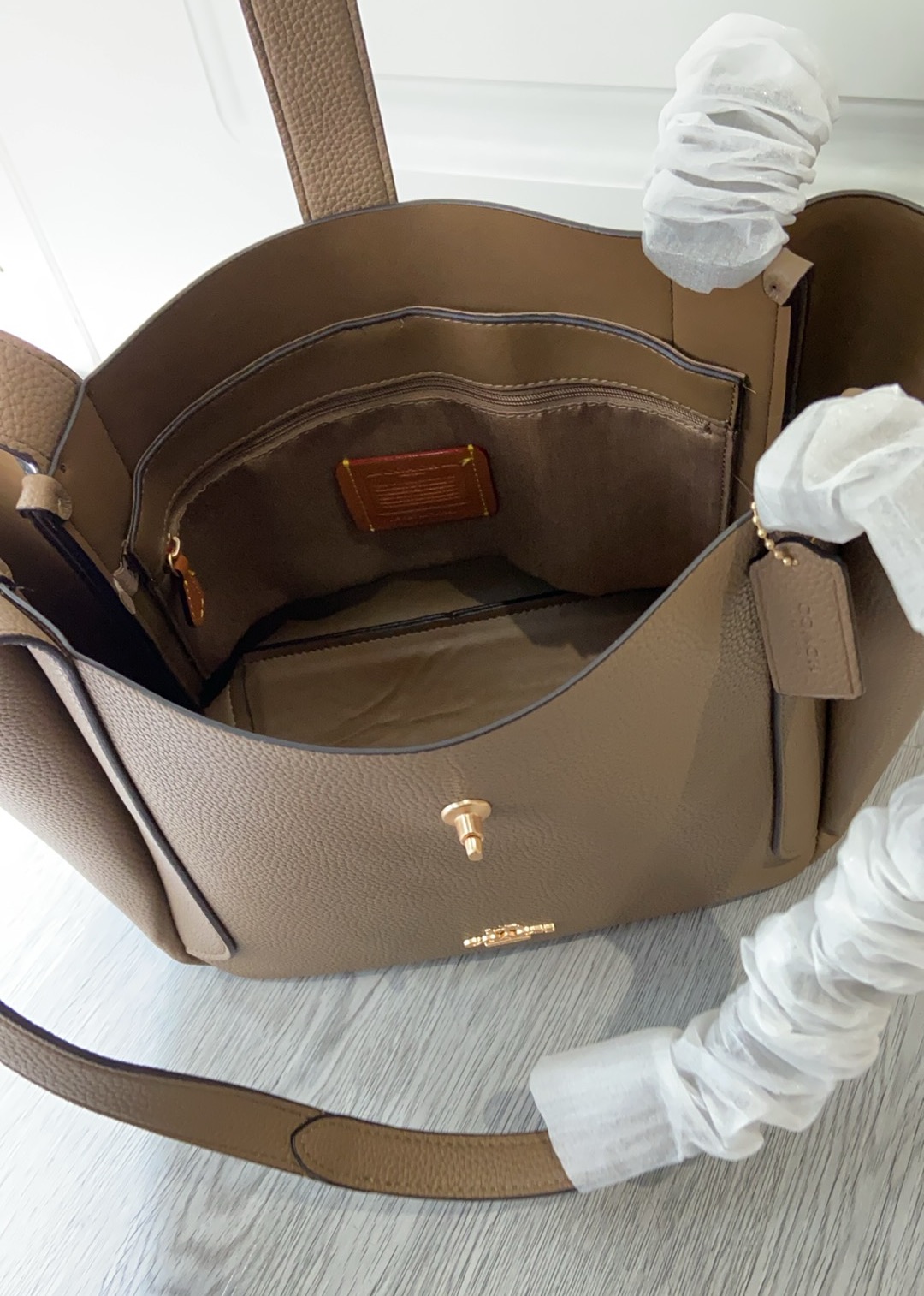 CAL17 Hadley Turnlock Tote - 小柄な女性に最適な高級感あるトートバッグ