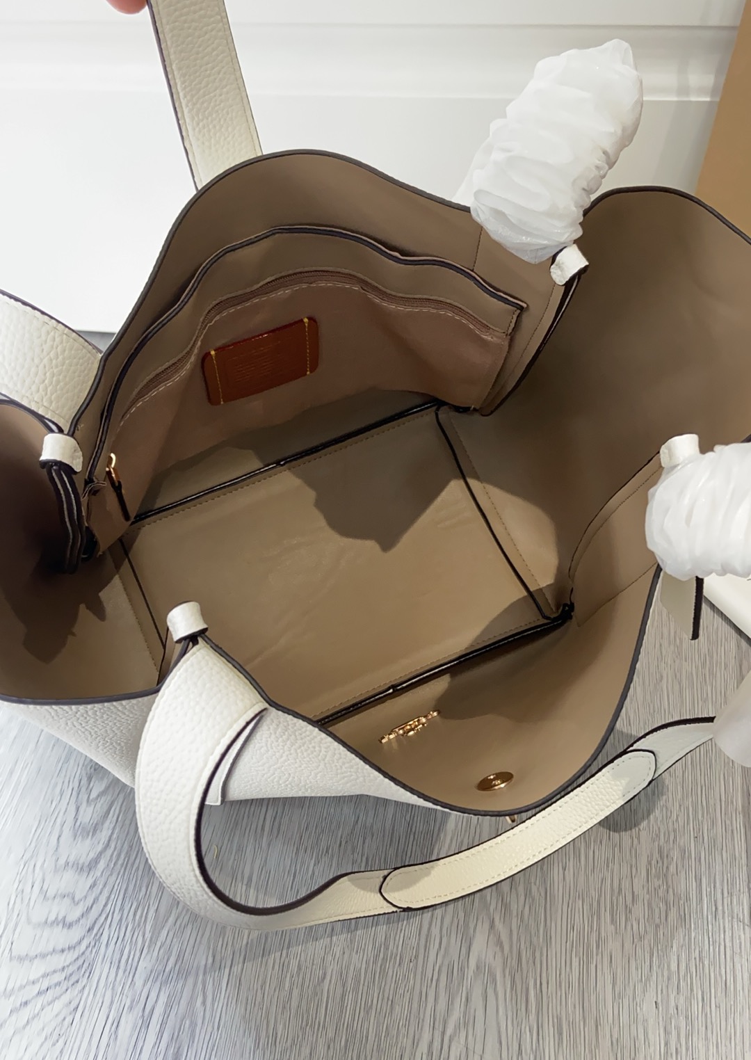 CAL17 Hadley Turnlock Tote - 小柄女性に最適な高級感あふれるトートバッグ