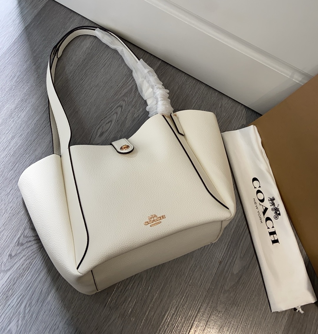 CAL17 Hadley Turnlock Tote - 小柄女性に最適な高級感あふれるトートバッグ