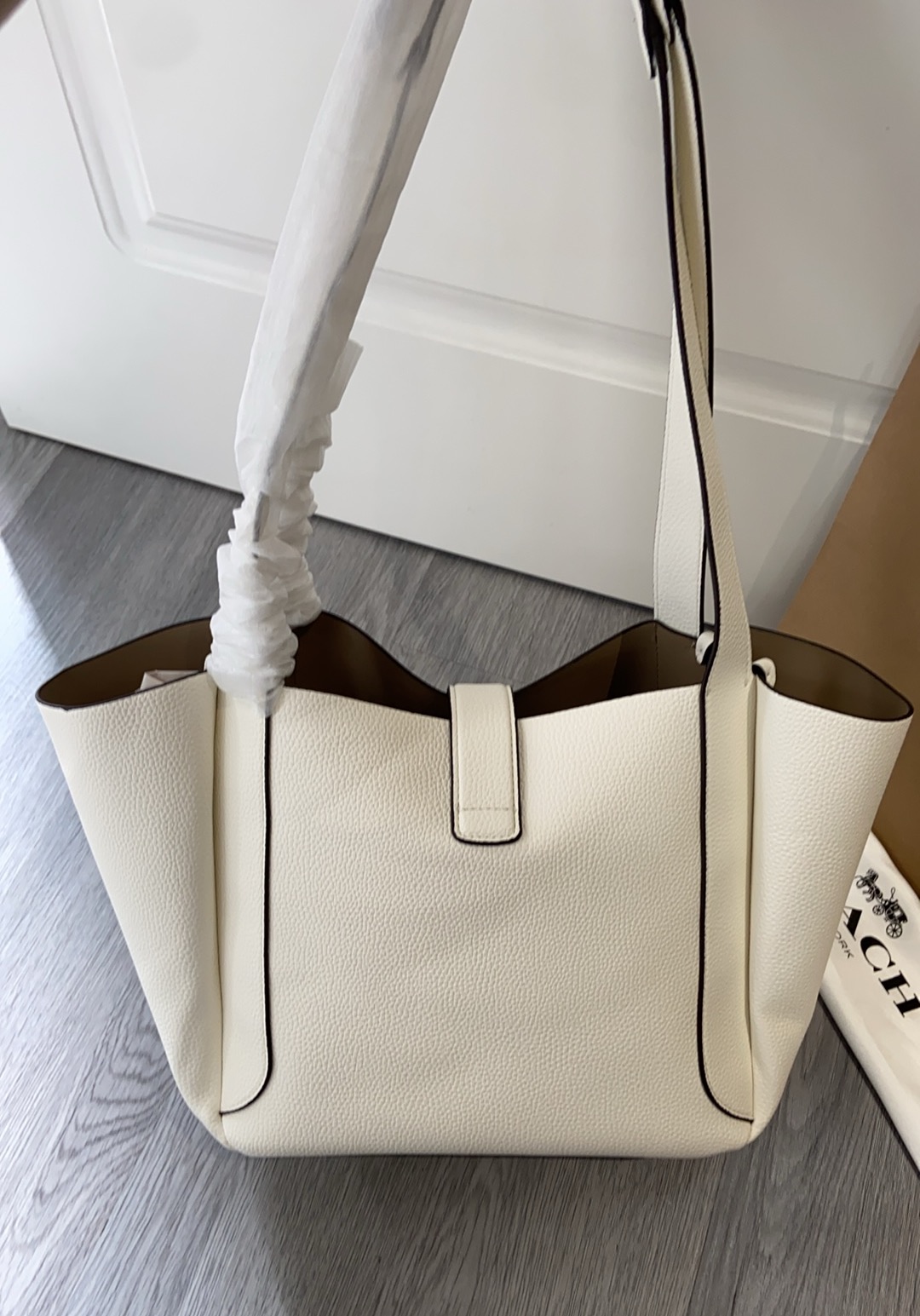 CAL17 Hadley Turnlock Tote - 小柄女性に最適な高級感あふれるトートバッグ