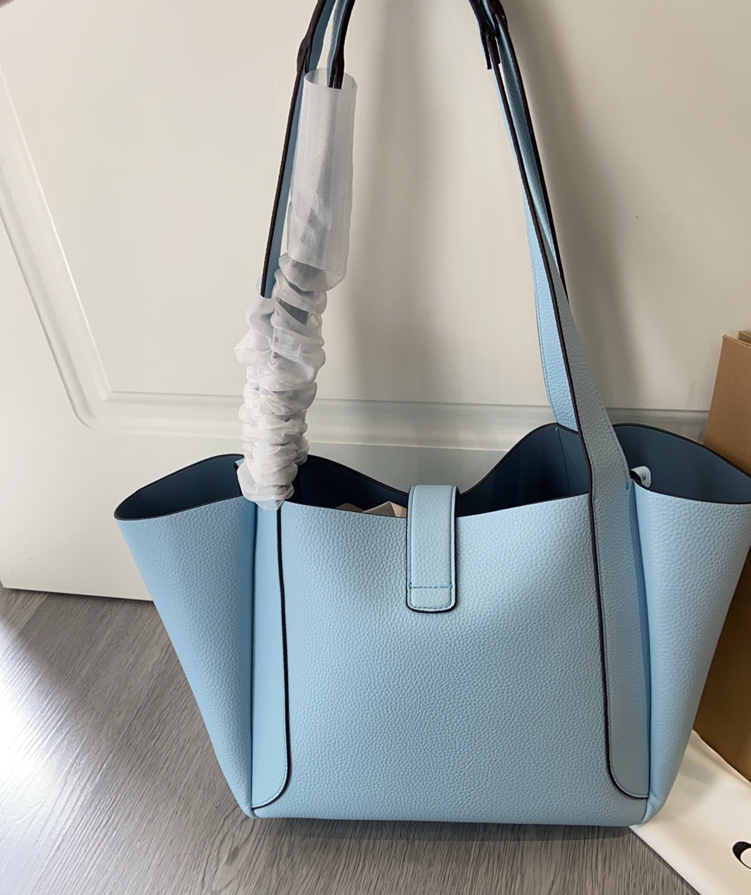 CAL17 Hadley Turnlock Tote - 小柄女性にぴったりな高級感溢れるトートバッグ