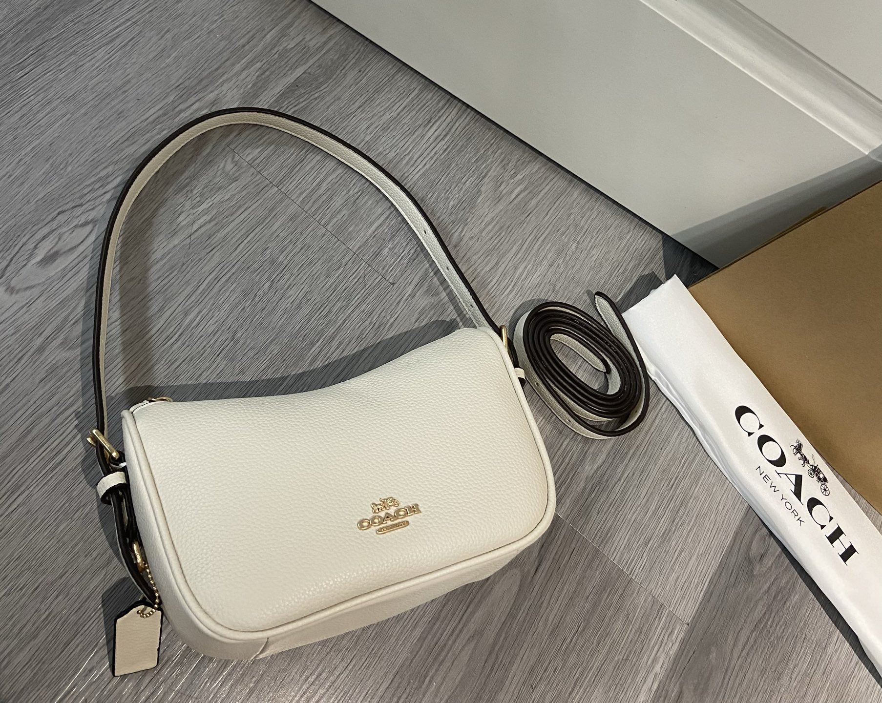 Coach coach2025年6月新品 CY701