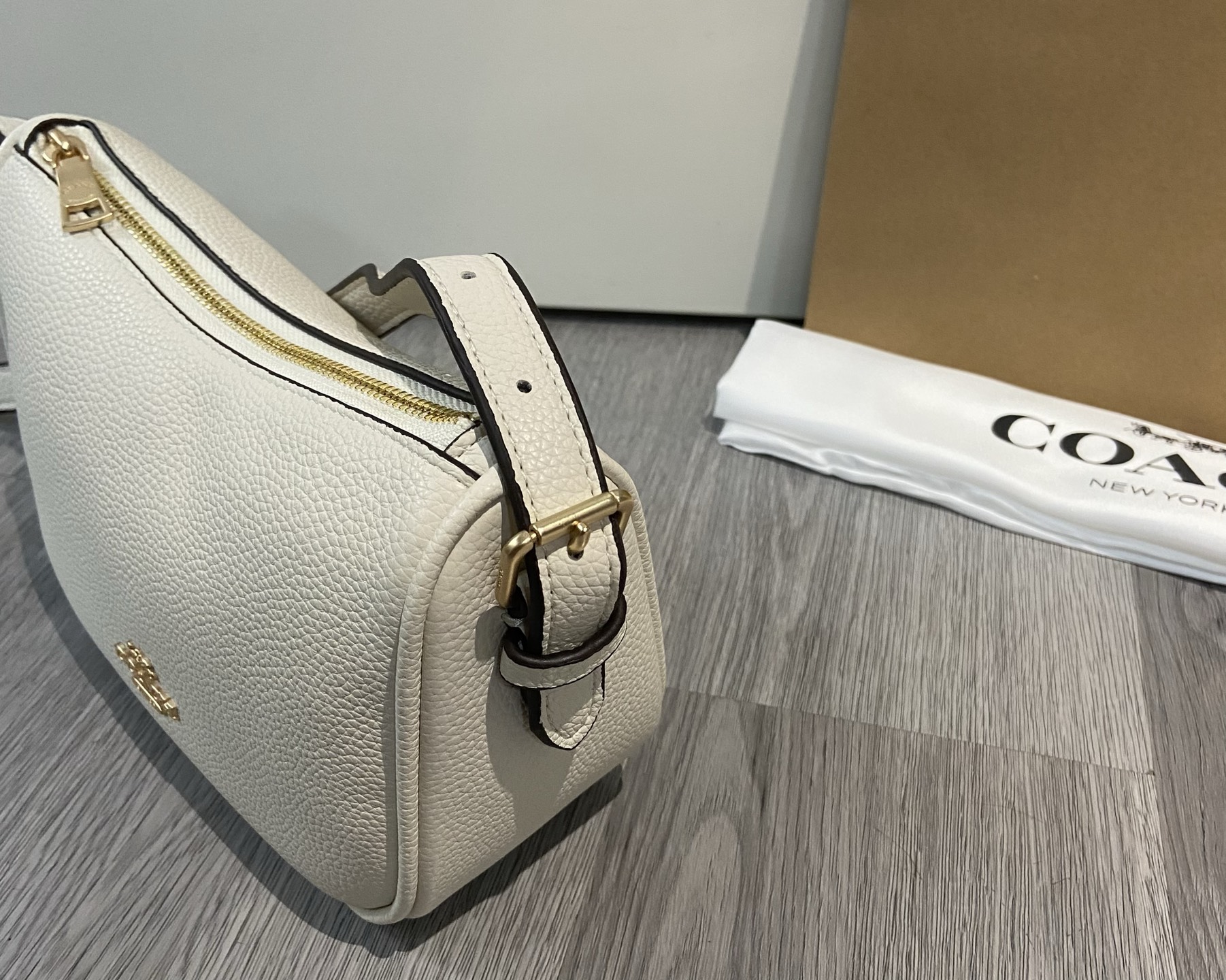 Coach coach2025年6月新品 CY701