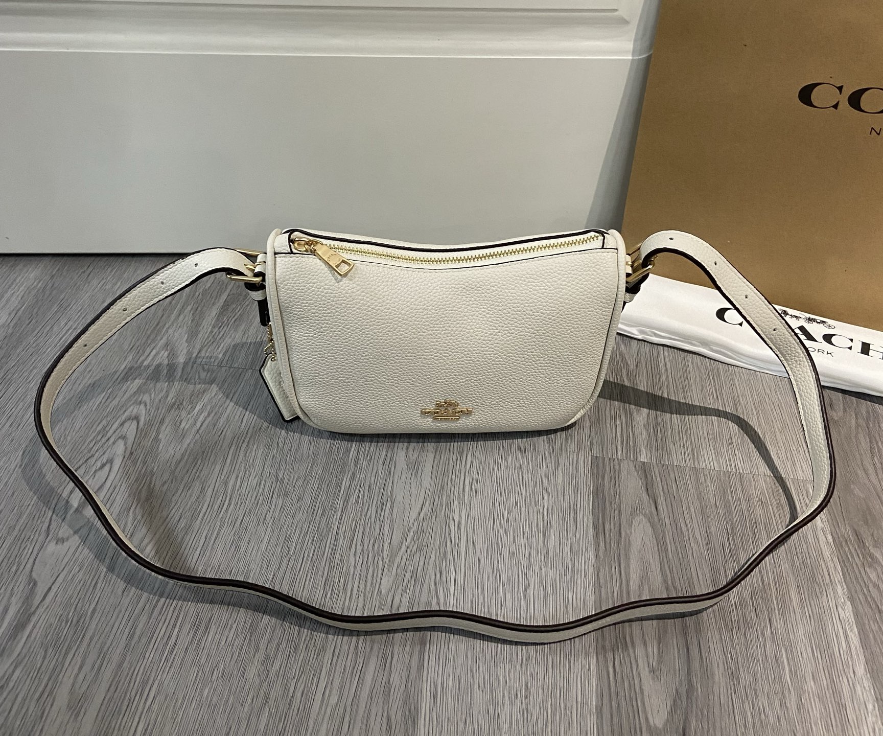 Coach coach2025年6月新品 CY701
