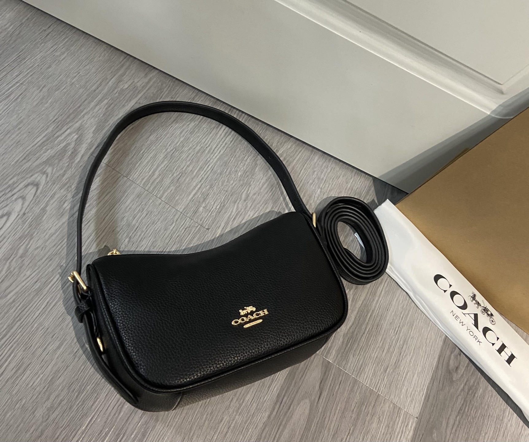 Coach coach2025年6月新品 CY701