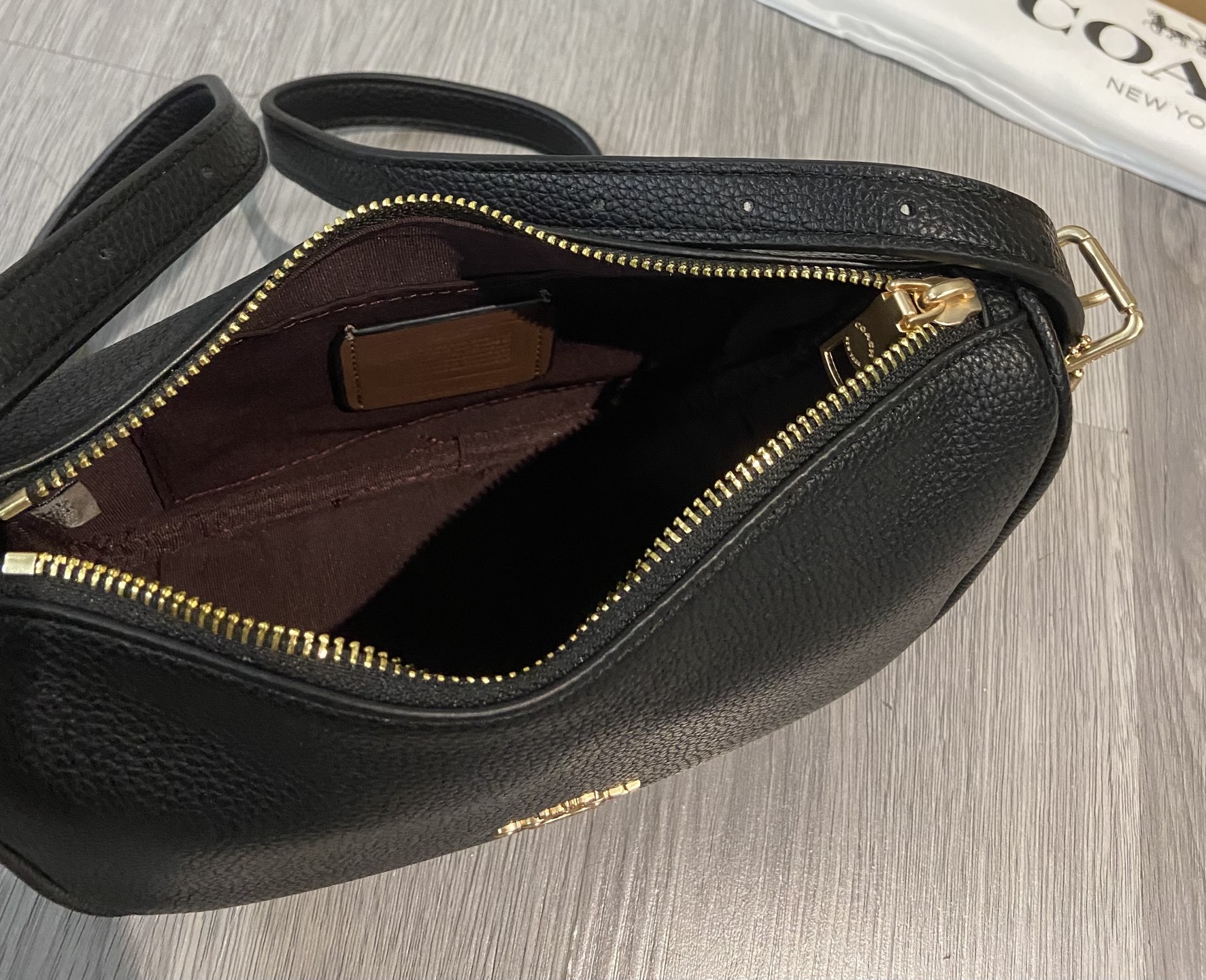 Coach coach2025年6月新品 CY701