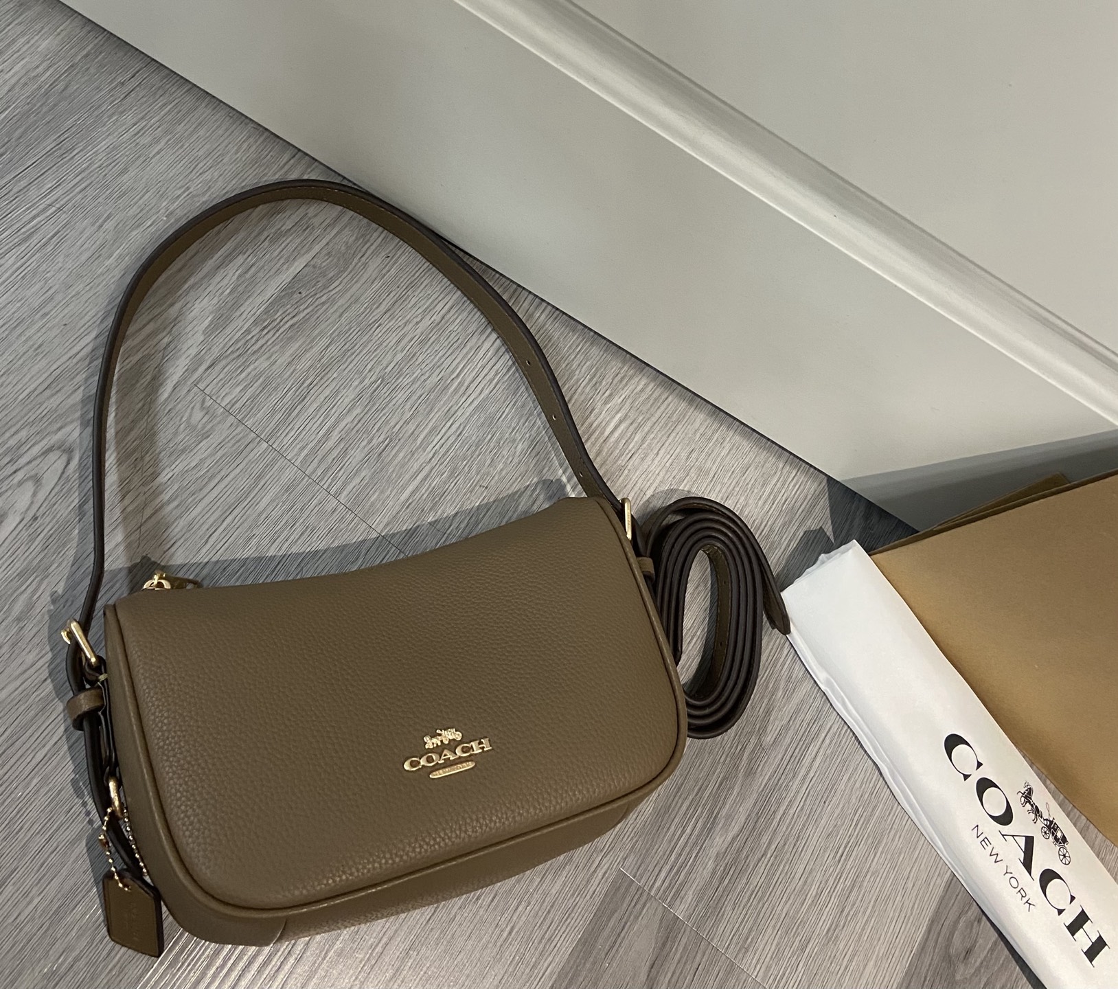 Coach coach2025年6月新品 CY701