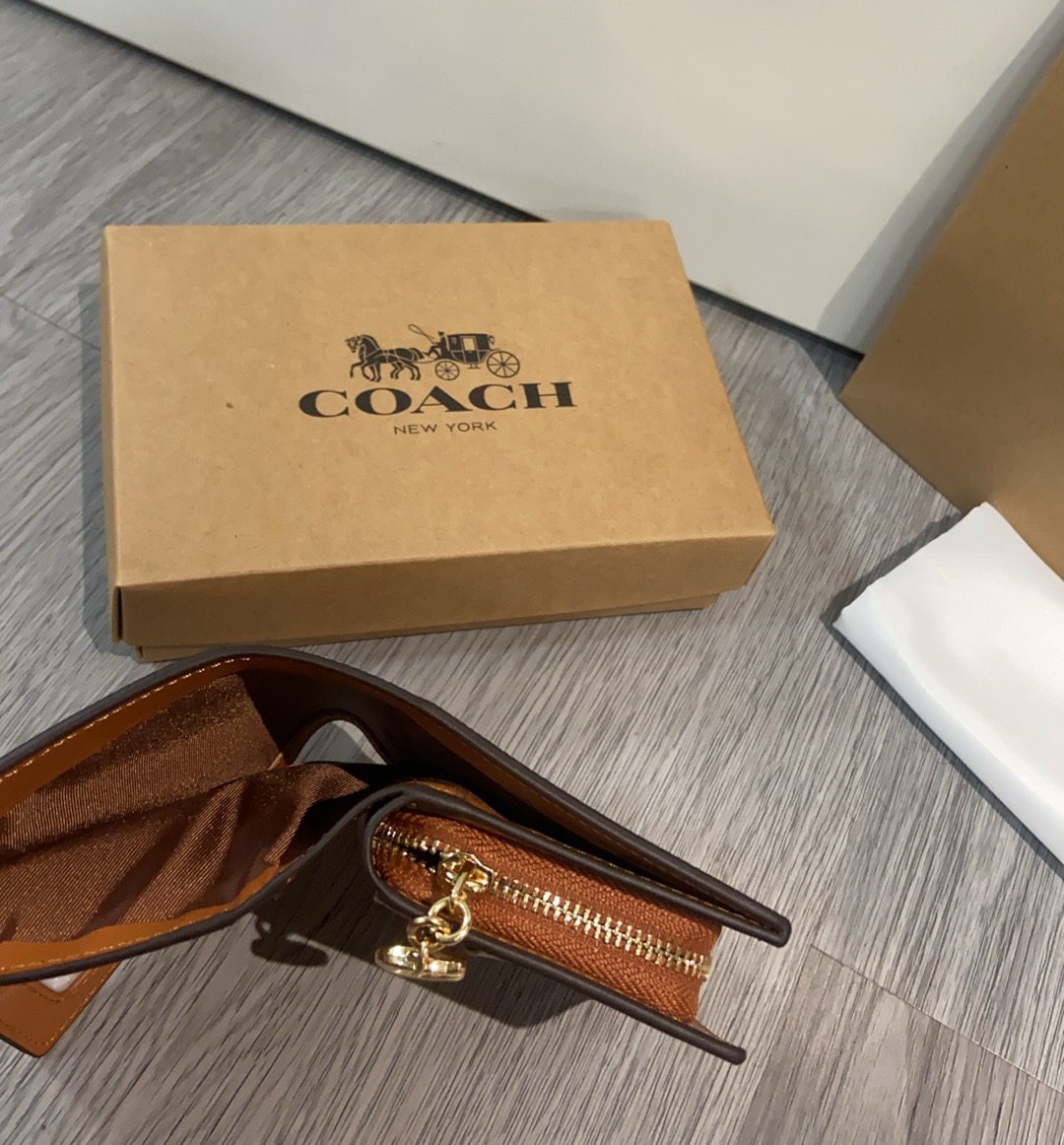 Coach ～ Coachx史努比联名系列太可爱啦CBN32