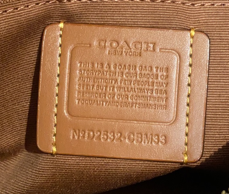 コーチ 史努比コラボ枕頭バッグ cBM33 可愛いデザインとスタイルを両立