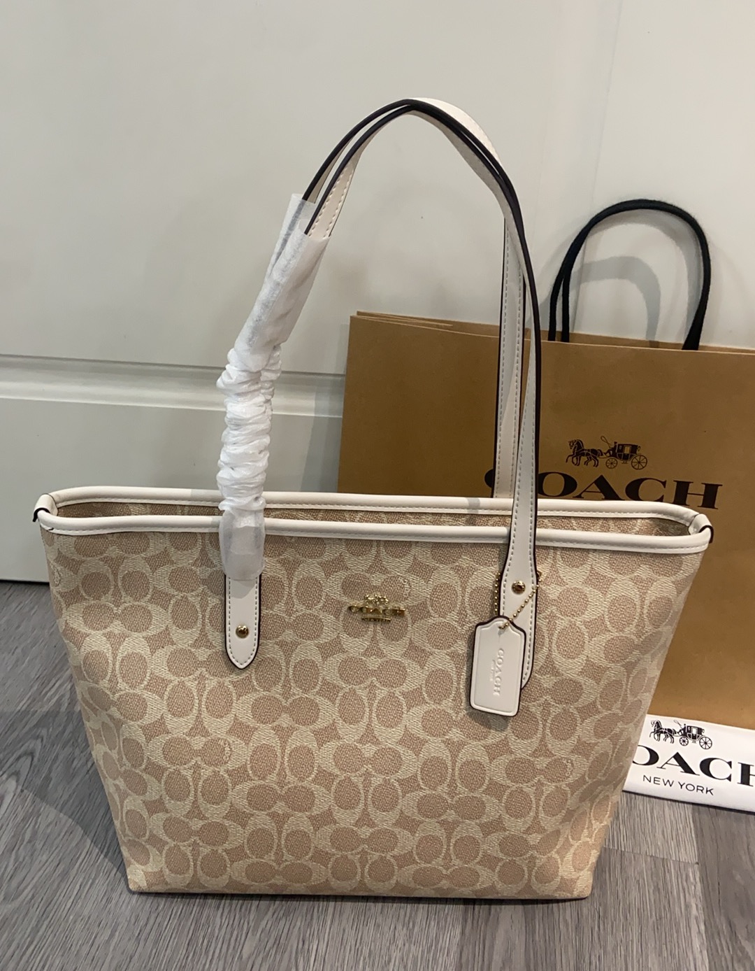 Coach Coach CCQ28 新款购物袋 C字logo 实用百搭 一年四季都能用 容量大