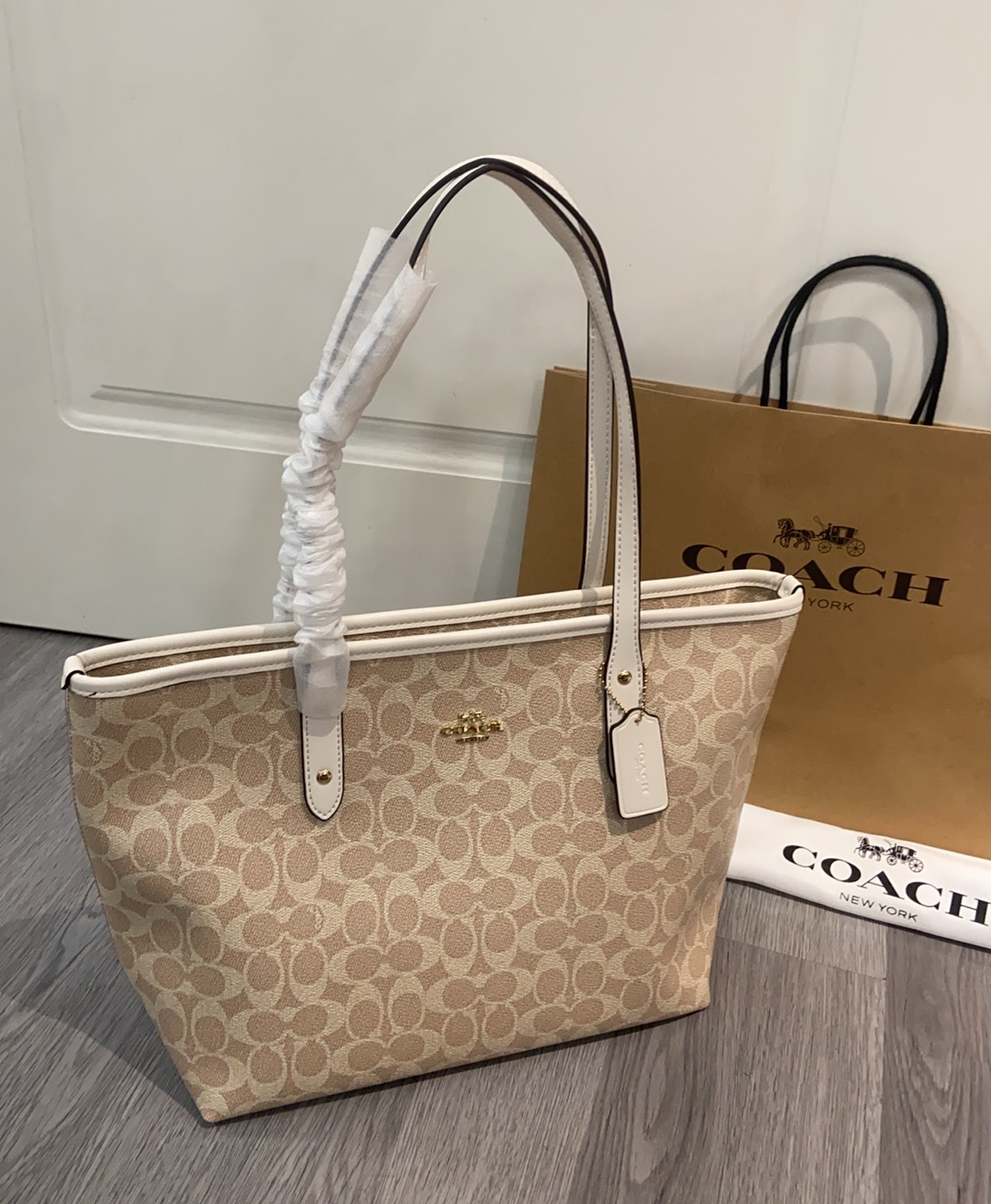 Coach Coach CCQ28 新款购物袋 C字logo 实用百搭 一年四季都能用 容量大