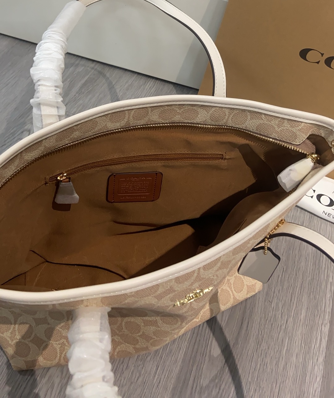Coach Coach CCQ28 新款购物袋 C字logo 实用百搭 一年四季都能用 容量大