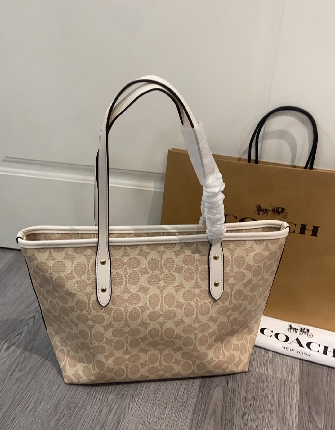 Coach Coach CCQ28 新款购物袋 C字logo 实用百搭 一年四季都能用 容量大