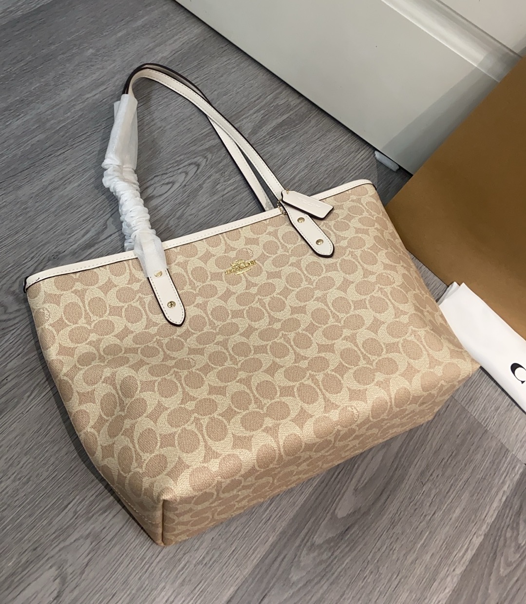 Coach Coach CCQ28 新款购物袋 C字logo 实用百搭 一年四季都能用 容量大
