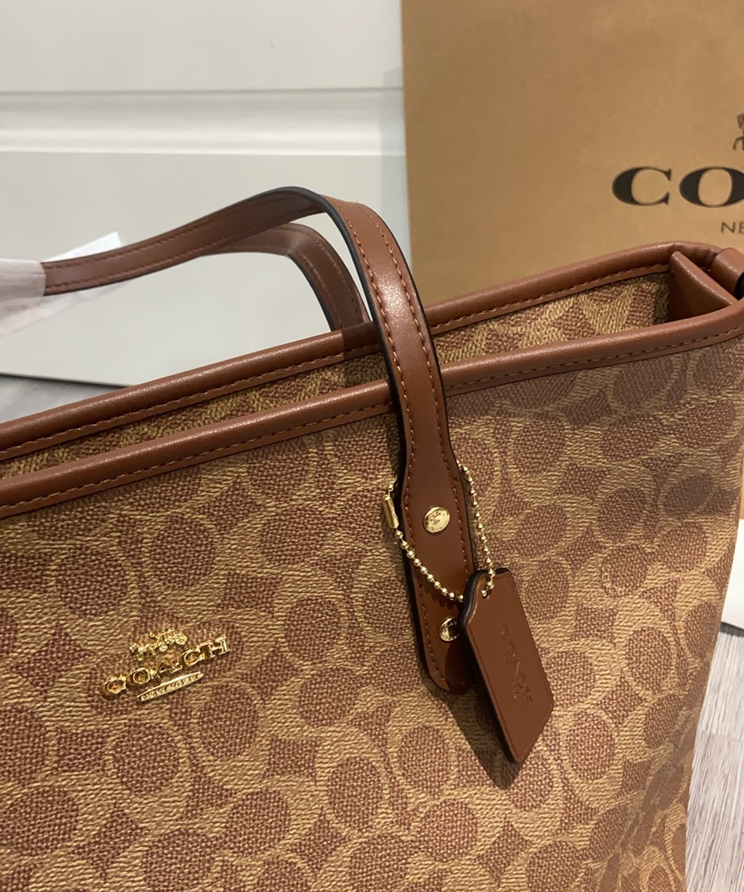 Coach Coach CCQ28 新款购物袋 C字logo 实用百搭 一年四季都能用 容量大