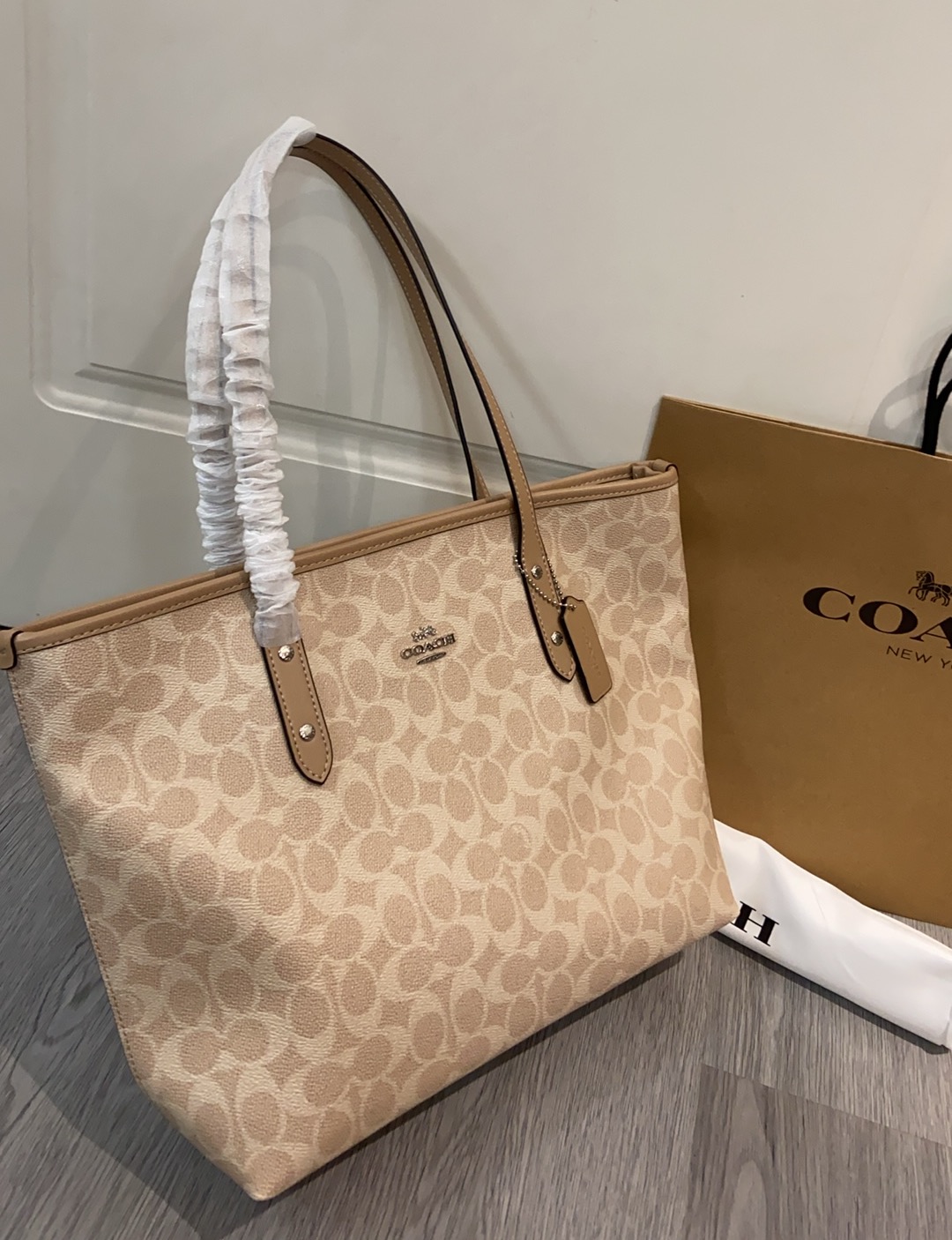 Coach Coach CCQ28 新款购物袋 C字logo 实用百搭 一年四季都能用 容量大