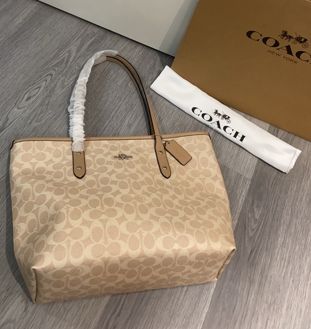 Coach Coach CCQ28 新款购物袋 C字logo 实用百搭 一年四季都能用 容量大
