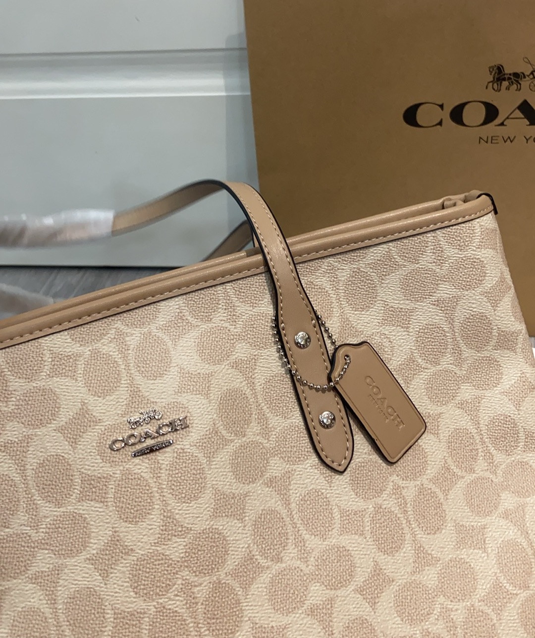 Coach Coach CCQ28 新款购物袋 C字logo 实用百搭 一年四季都能用 容量大