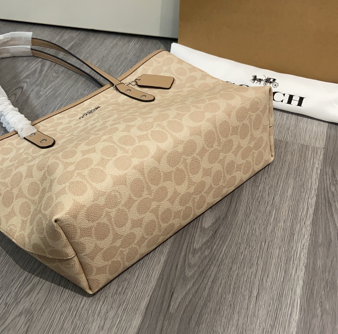 Coach Coach CCQ28 新款购物袋 C字logo 实用百搭 一年四季都能用 容量大