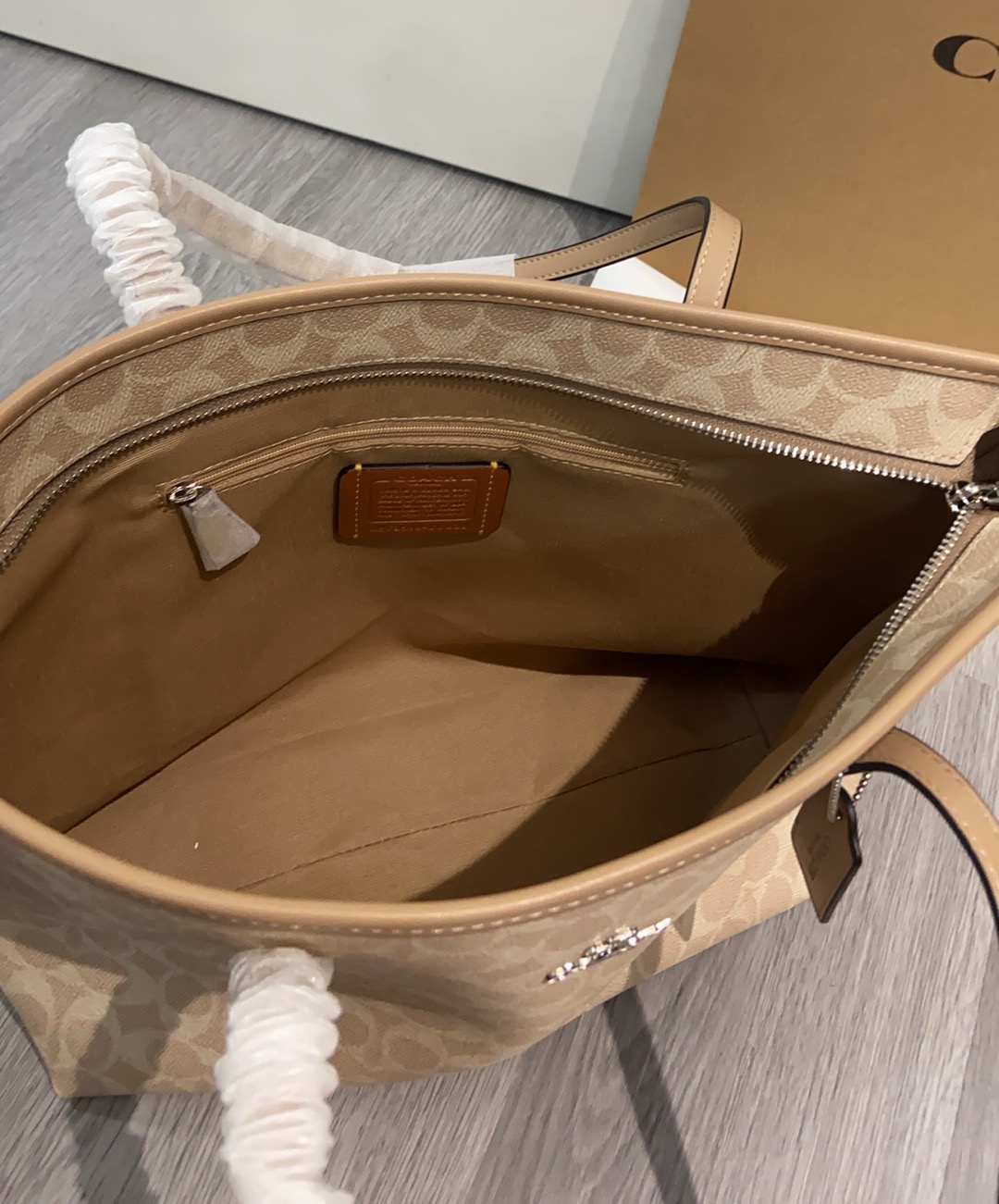 Coach Coach CCQ28 新款购物袋 C字logo 实用百搭 一年四季都能用 容量大