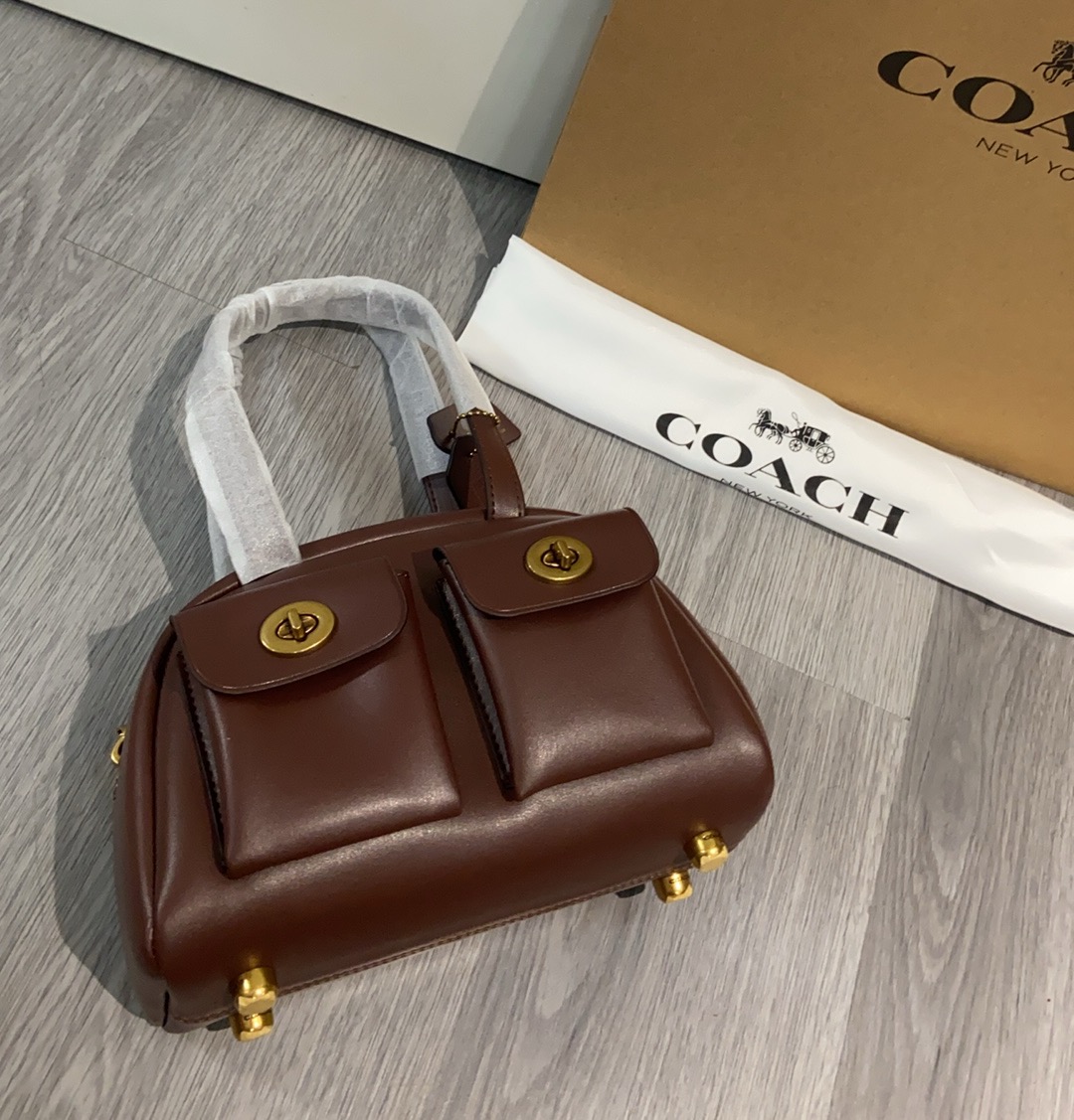 Coach Coach 9月新品ccc55秀款Twin pocket太 了吧蔻驰9月新品秋冬秀款 工装风甜酷十足