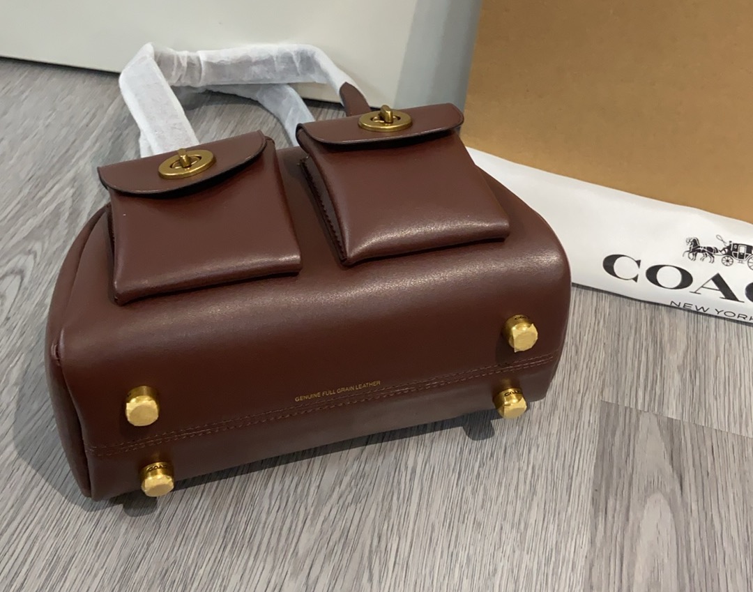 Coach Coach 9月新品ccc55秀款Twin pocket太 了吧蔻驰9月新品秋冬秀款 工装风甜酷十足